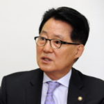 [시사] 박지원 “박 전 대통령 천인공노할 일 해서 법대로 구속재판 받아야”