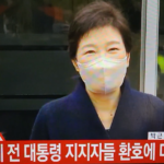박근혜 前대통령 드디어 퇴원, 지지자들 마중온 정치인들에게 “무릎 꿇고 사죄하라”